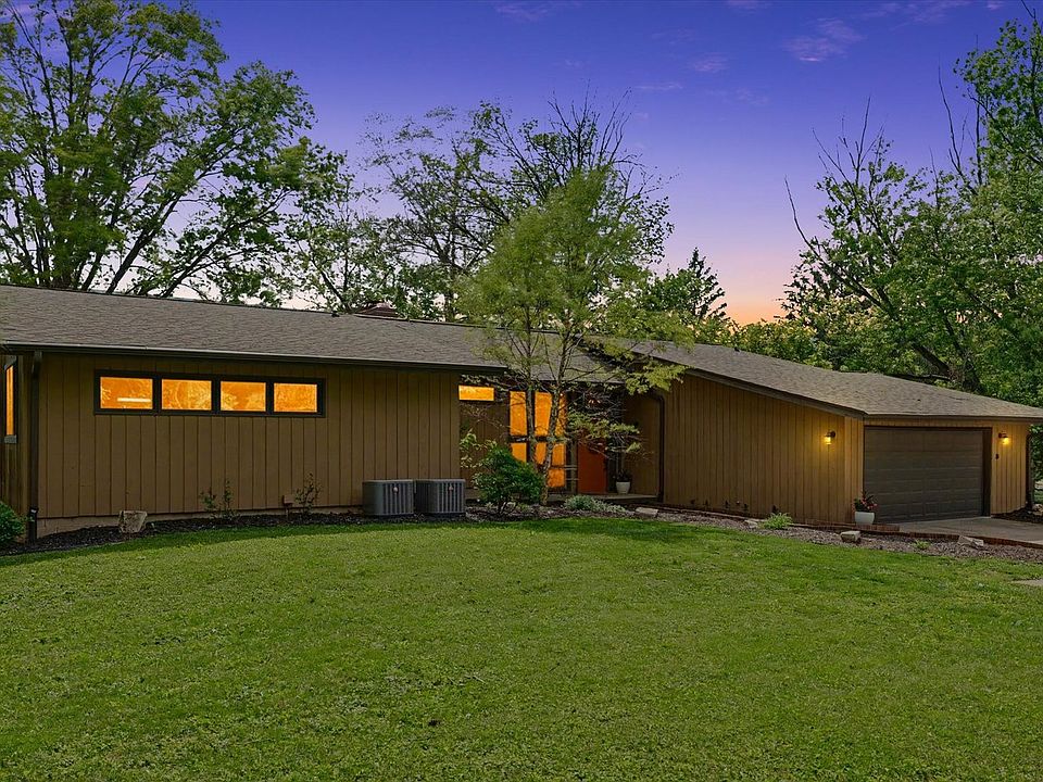 1st image of 1010 Parkview Dr
