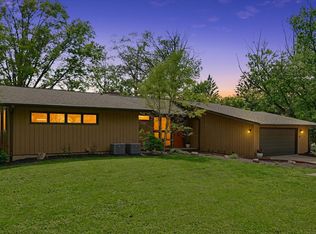 1010 Parkview Dr, Mahomet, IL 61853
