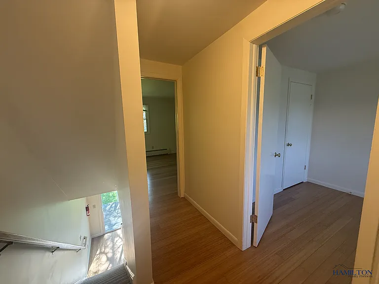 2024-2032 Spring St — Photo 8