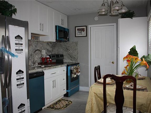 3rd image of 841 NW 4th Ave