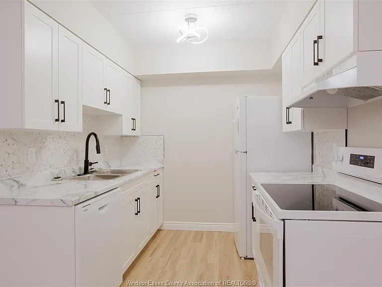 3355 Sandwich St #102 — Photo 11