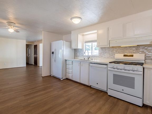 5th image of 150 Clinton Rd #5