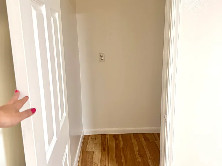 Walk-in Closet 1
