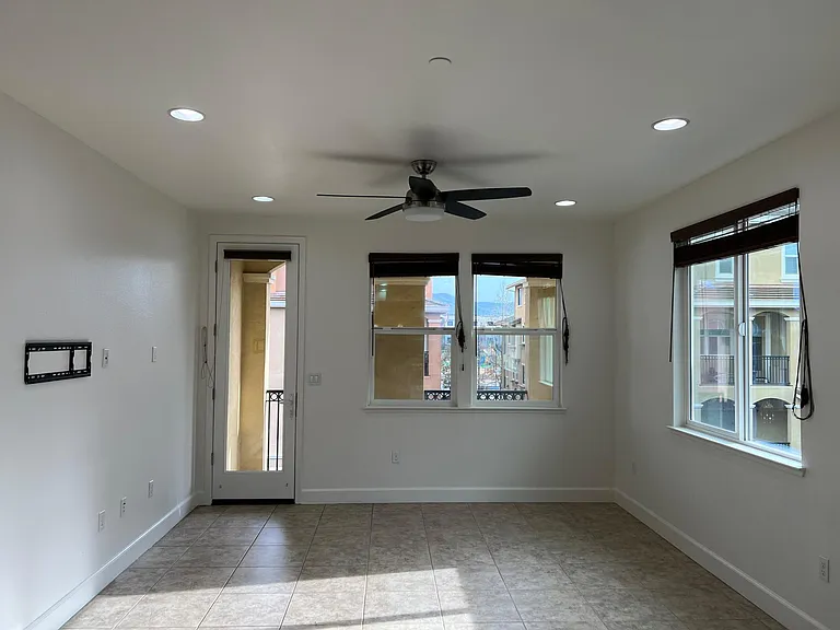 1617 Lee Way — Photo 1