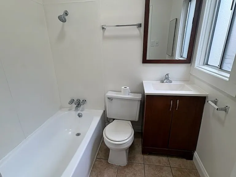 1058 Molino Ave — Photo 3