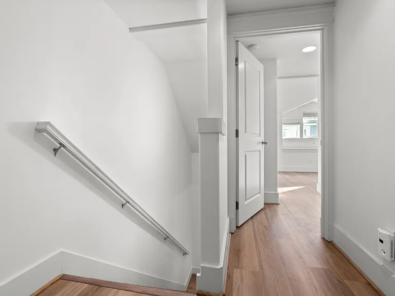 1133 10th Ave E #A — Photo 20
