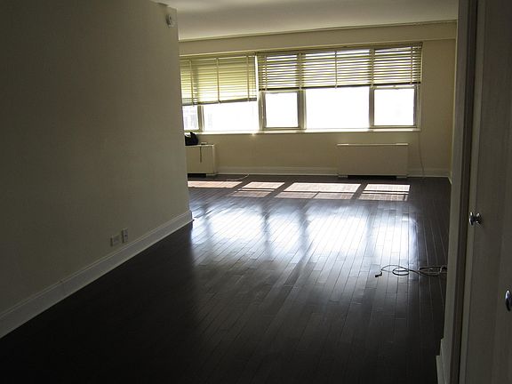 4th image of 300 E 40th St APT 31G
