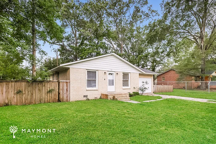 3 bed, 1.5 bath, 1351 sqft, $2,045 — Photo 3