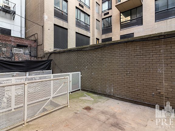 4th image of 176 E 85th St APT C