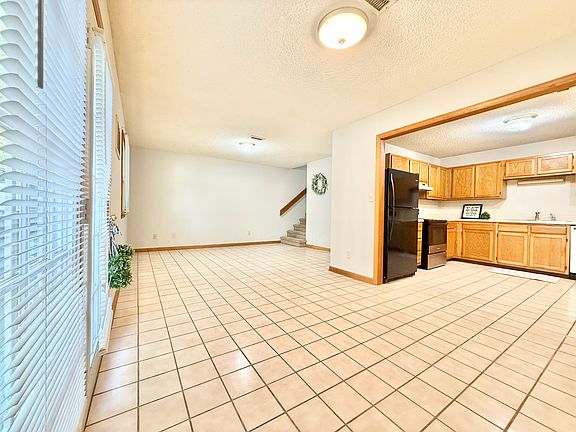 4th image of 105 Mountain View Dr