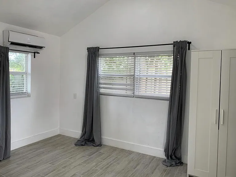 1335 SW 90th Ave — Photo 8
