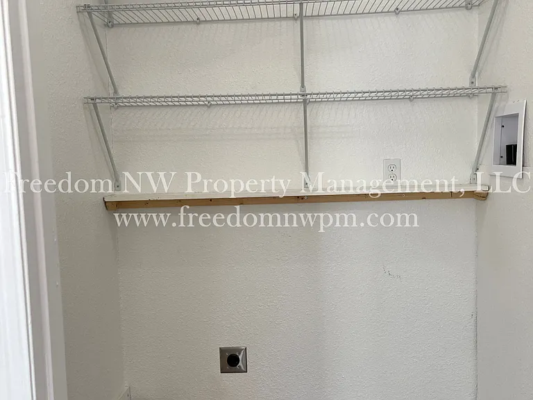 908 Vienna St — Photo 4
