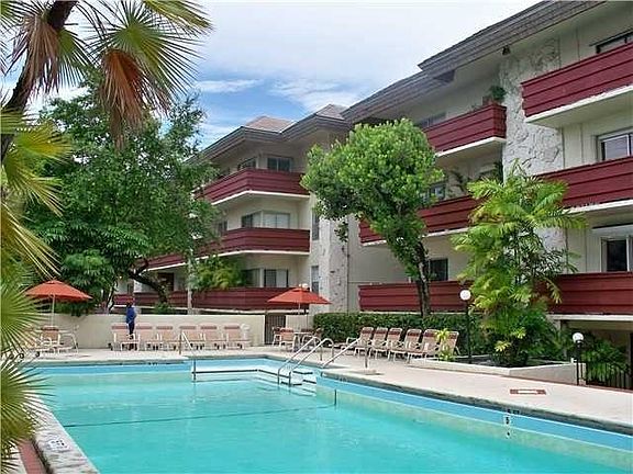 2nd image of 1205 Mariposa Ave APT 225