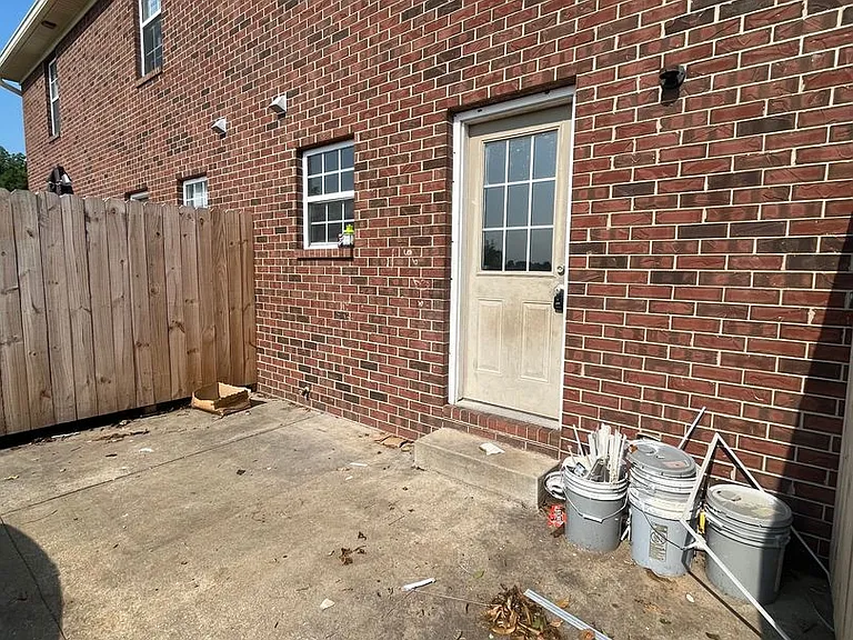 161 Coachman Ct — Photo 9