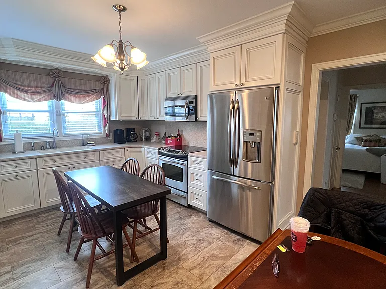 229 W F St — Photo 10