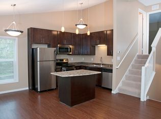 881 Wescott Sq, Saint Paul, MN 55123