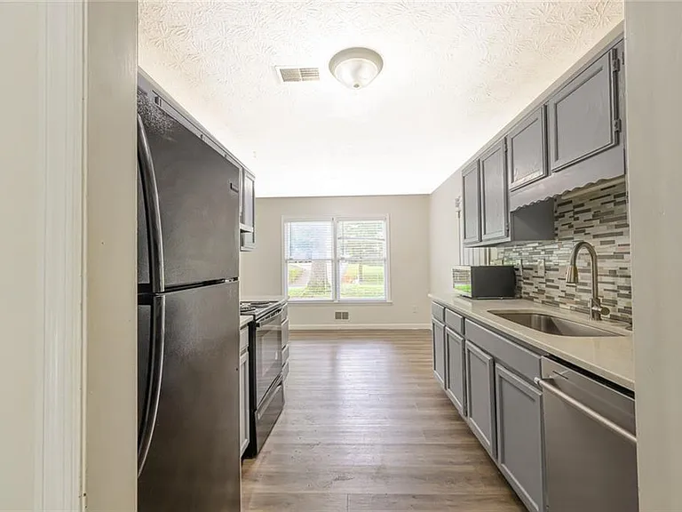 2100 Whitebluff Way NE — Photo 5