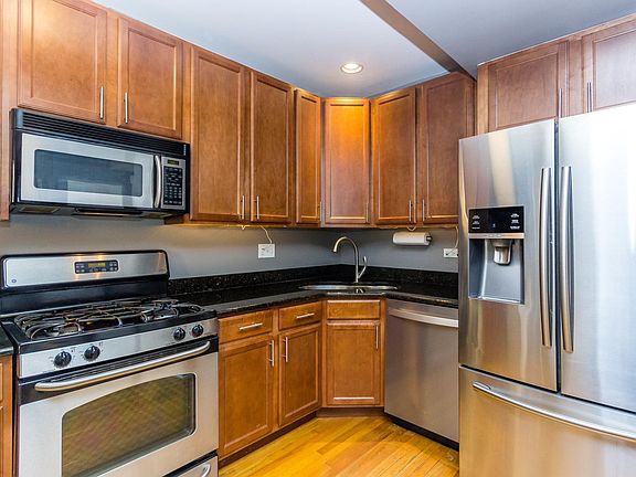 4th image of 4938 N Winthrop Ave APT 2E