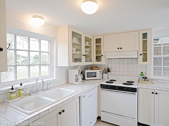 3rd image of 31 Butlers Cove Rd