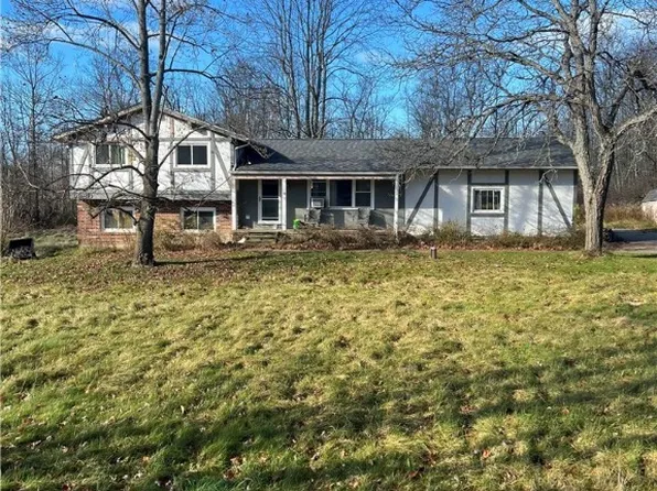 9820 High Country Dr, Chardon, OH 44024