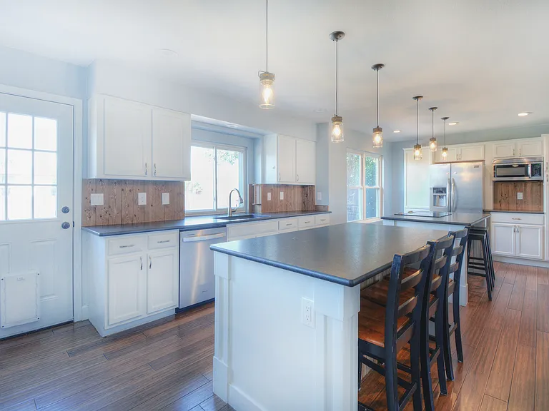 1276 Canoe Creek Dr — Photo 3