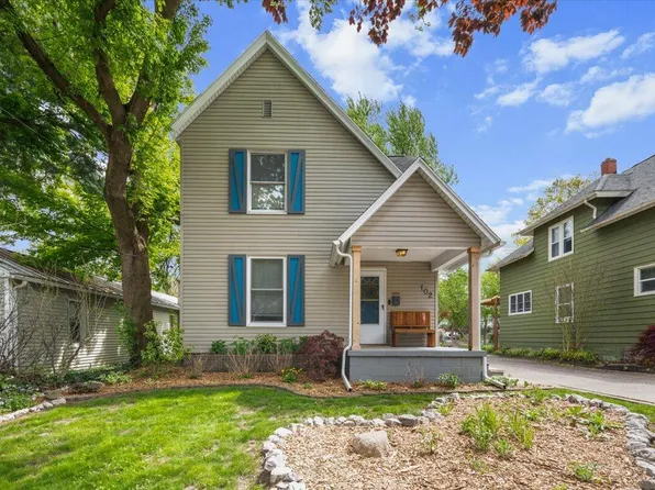 102 Bowne St NE, Grand Rapids, MI 49505