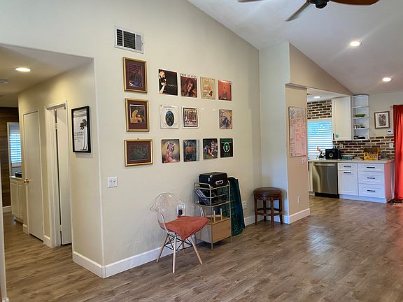 4th image of 32522 Dahlia Ln