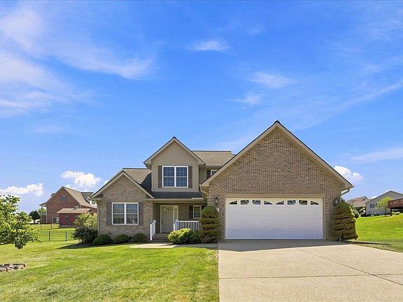 3rd image of 230 Bush Dr