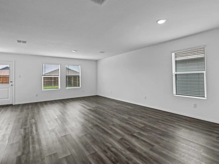 518 Olmstead Dr — Photo 13