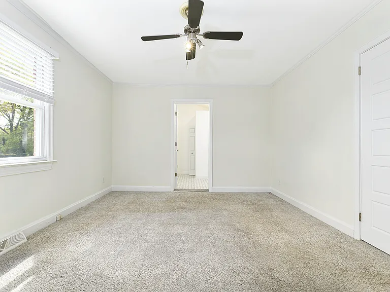 102 Tiffany Dr — Photo 7