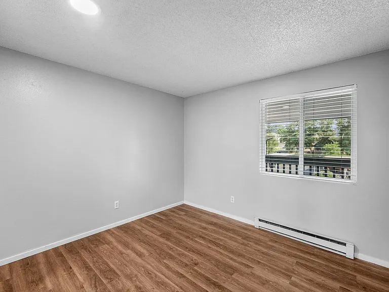 River Court Apartments - Updated Units With A View! — Photo 20