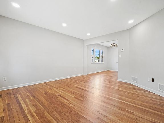 3rd image of 100 Cortlandt Pl
