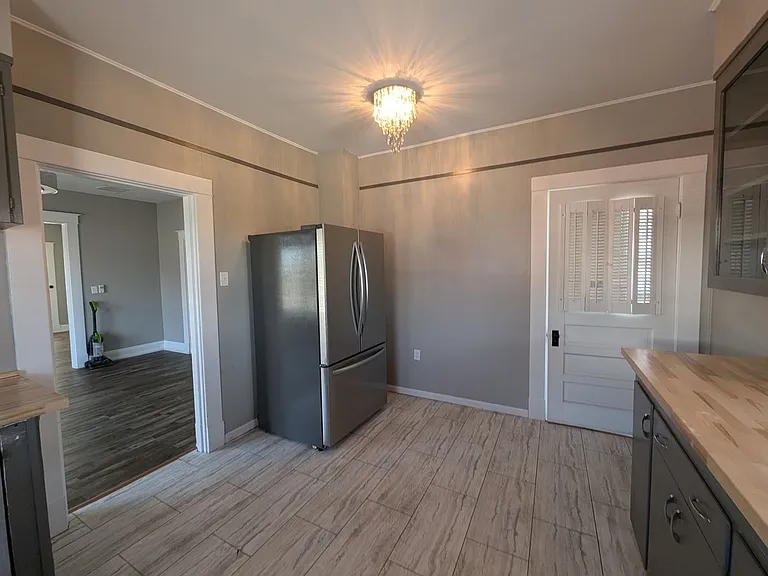 709 Pendleton Ave — Photo 15