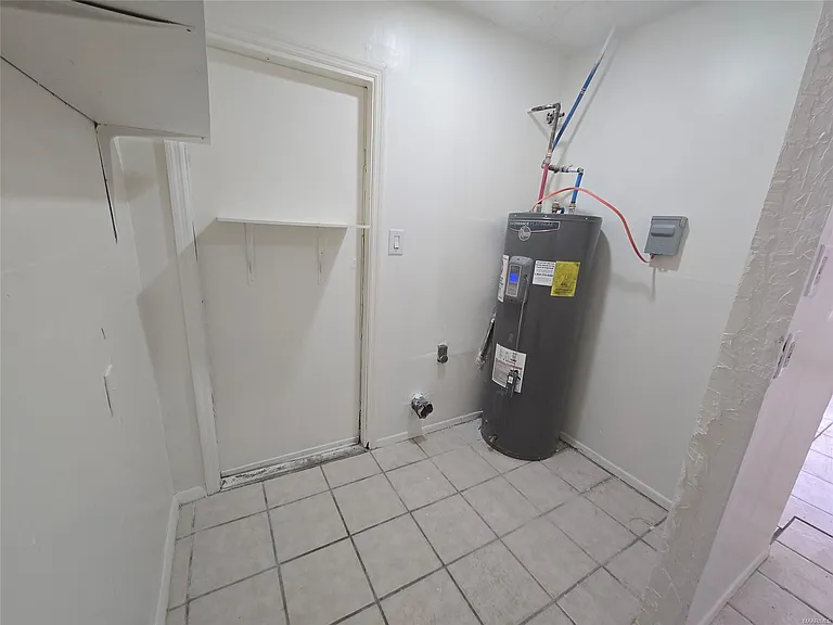412 Edward St — Photo 5
