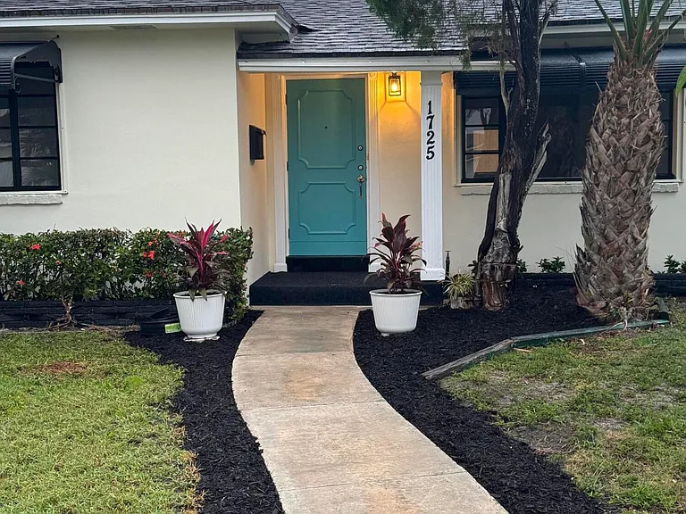 1725 N Lakeside Dr — Photo 3