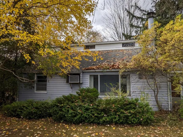 9238 Rawsonville Rd, Belleville, MI 48111