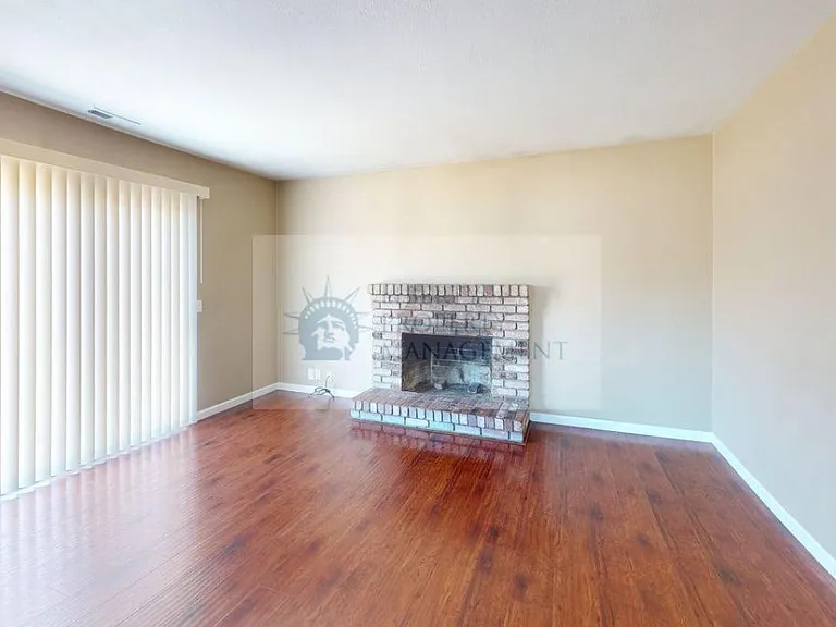 842 Amber Pl — Photo 3