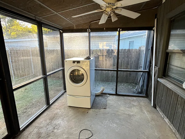 326 N Center Dr — Photo 4