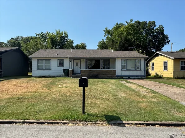 1620 Glennan Dr, Okmulgee, OK 74447