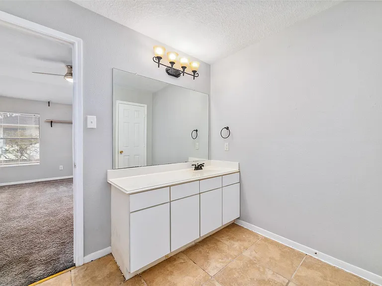10810 Meadow Walk Ln — Photo 19