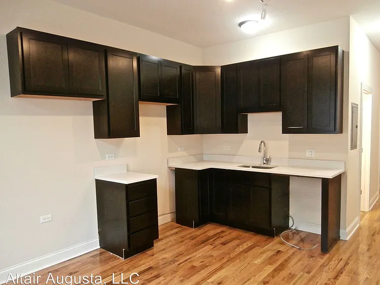 2540 W Augusta Blvd #1F — Photo 3