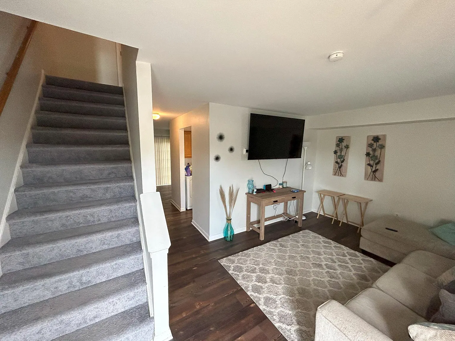 2 bed, 1063 sqft, $1,300 — Photo 3