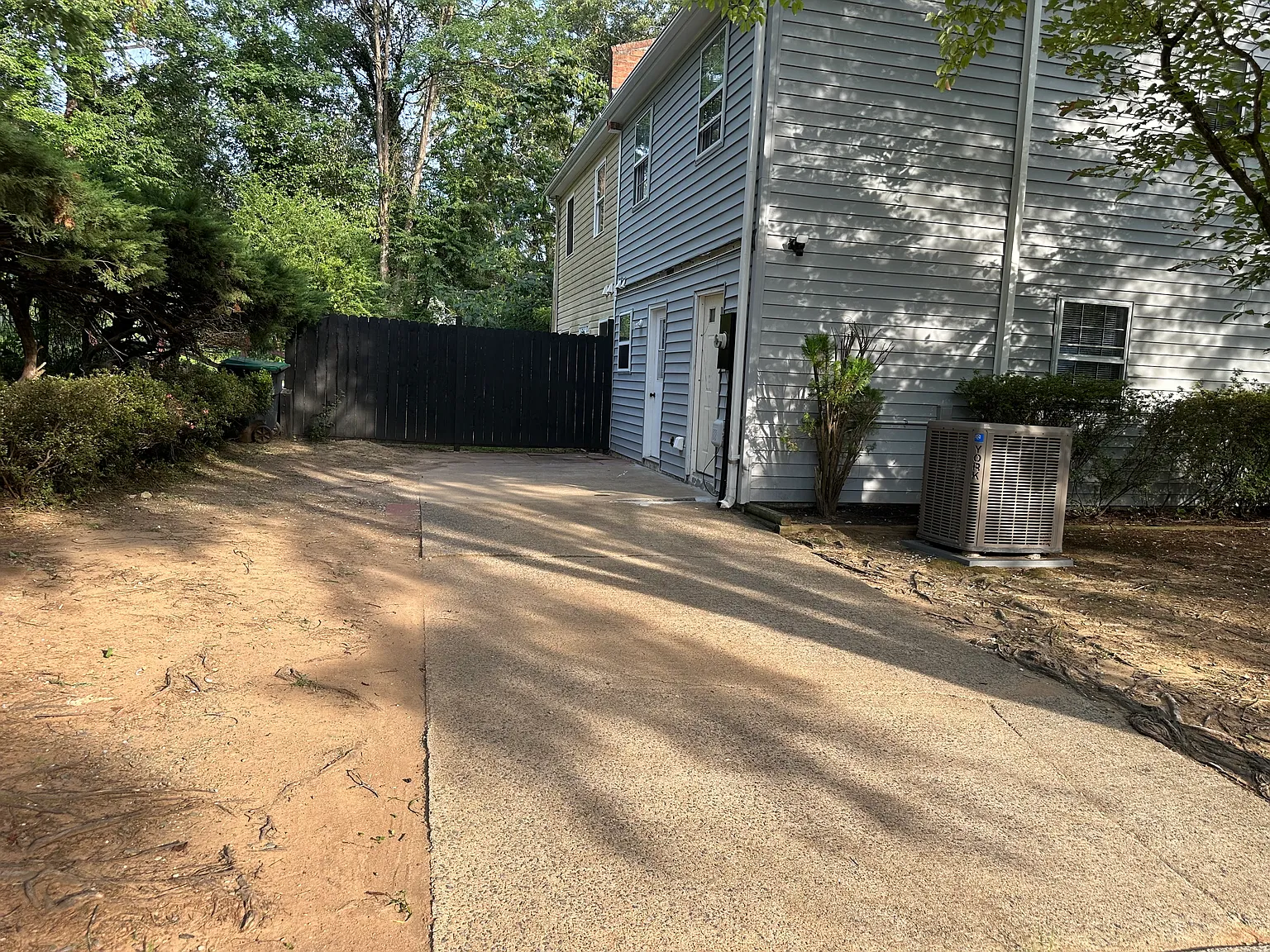 3 bed, 1.5 bath, 1232 sqft, $2,295 — Photo 2
