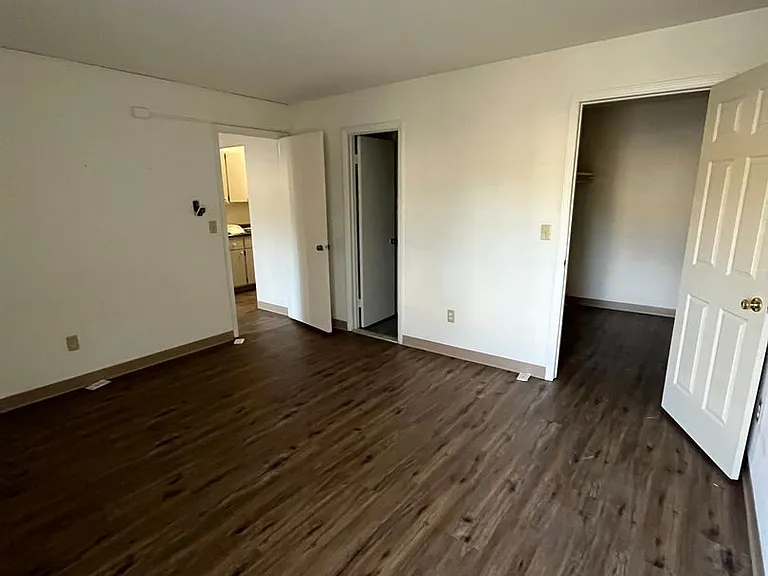 University Park Apartments near Cornell University — Photo 276