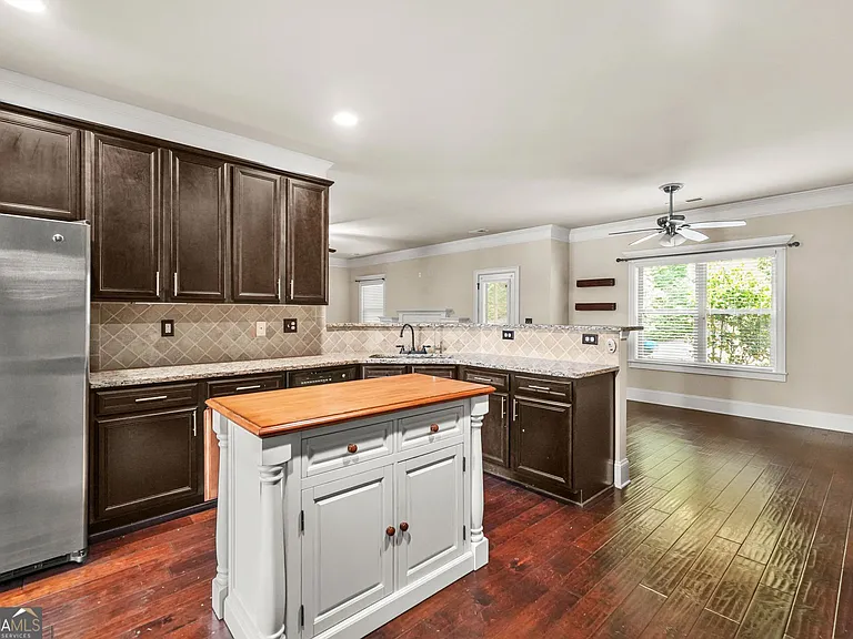 882 Nestling Dr — Photo 10