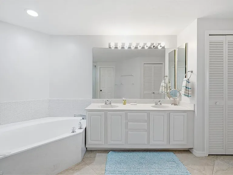 26901 Wedgewood Dr #101 — Photo 23