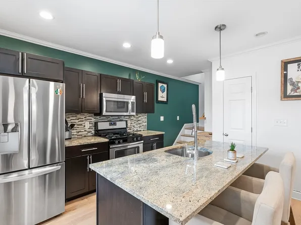 9 Lisbeth St #9, Lexington, MA 02420