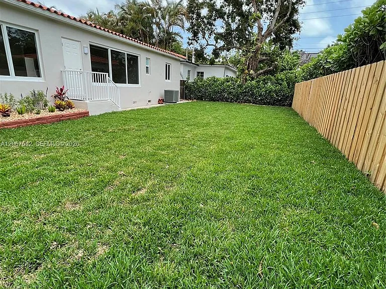 110 SW 30th Rd — Photo 24