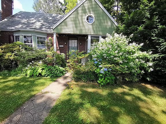 Front yard flowers August