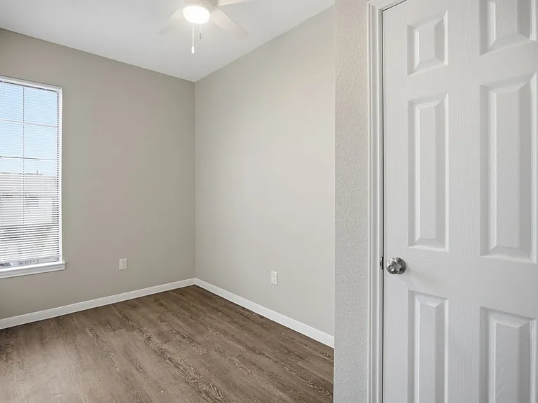 611 Carpenter Ave — Photo 9